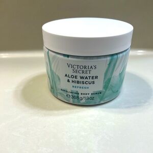 Victoria's Secret Aloe Water & Hibiscus Exfoliating Body Scrub - Green